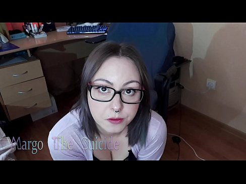 ❤️ Fata sexy cu ochelari suge adânc Dildo în fața camerei de filmat ❤❌  at us ❌️❤